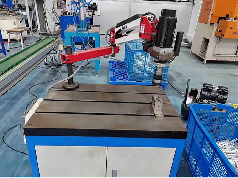 دستگاه ضربه زدن به CNC